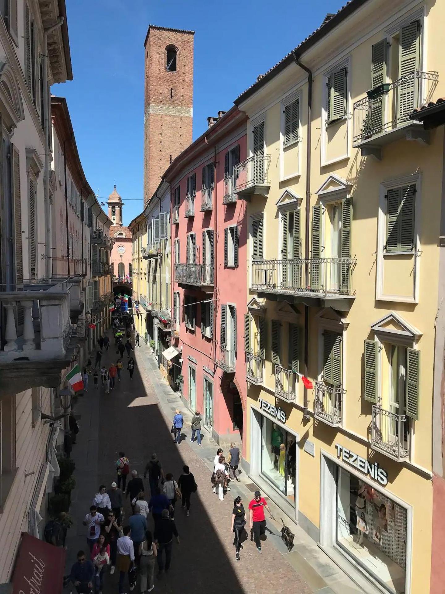 Due Dei Mille. Incantevole Casa In Centro Ad Alba Zewnętrze zdjęcie